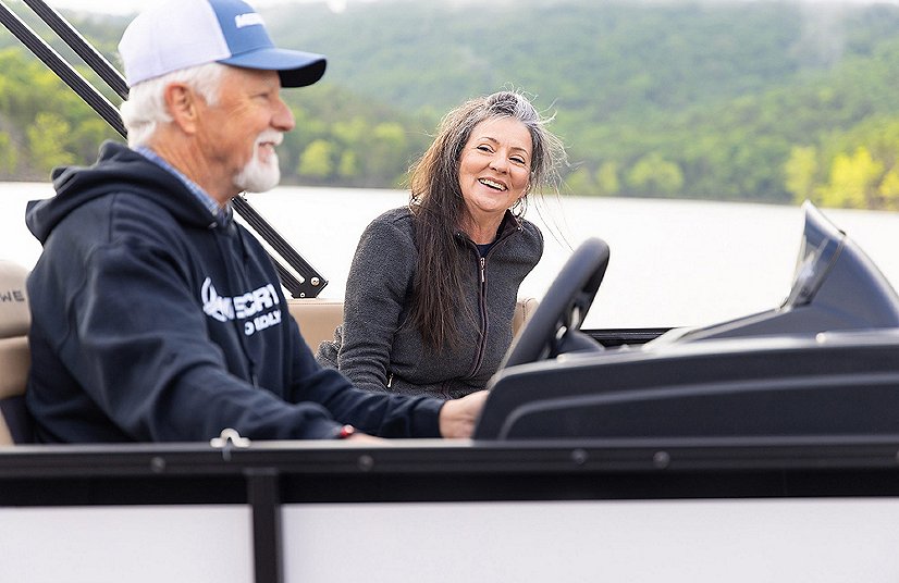 2026 Lowe Boats LS 170 Wineberry Metallic Fence