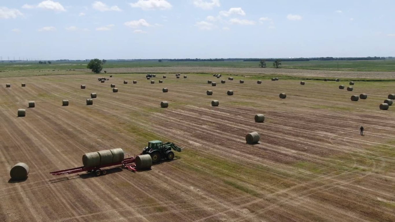 Highline® BM607 Round Bale Mover