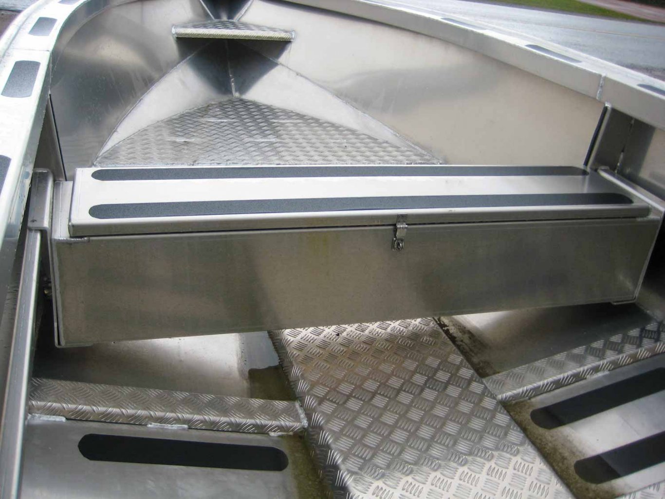 Fab Tech Silver Dolphin 16 Bow Rider