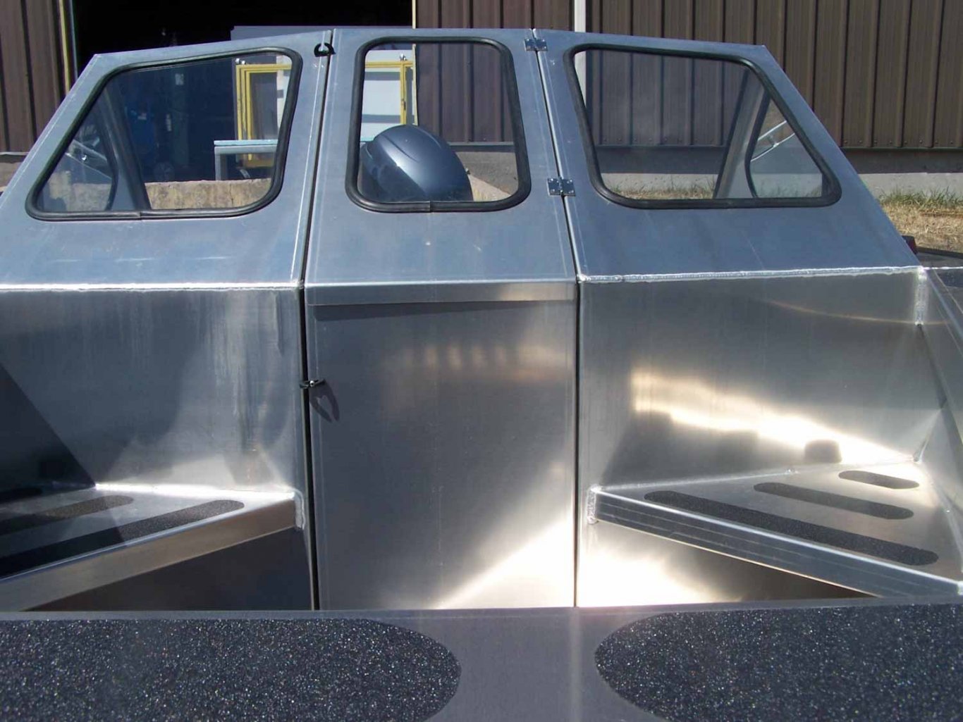 Fab Tech Silver Dolphin Bow Rider 17'