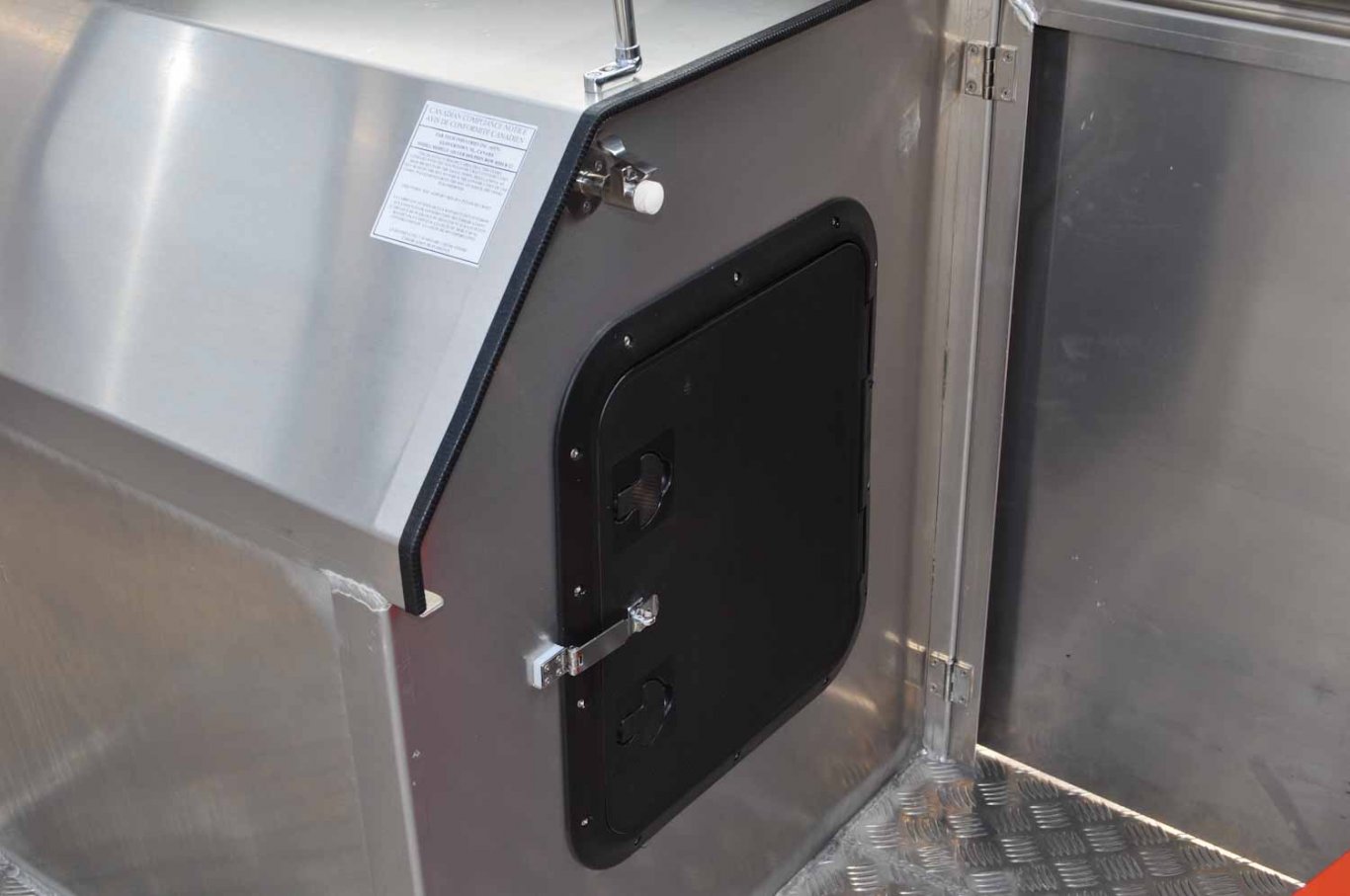 Fab Tech Silver Dolphin Bow Rider 17'