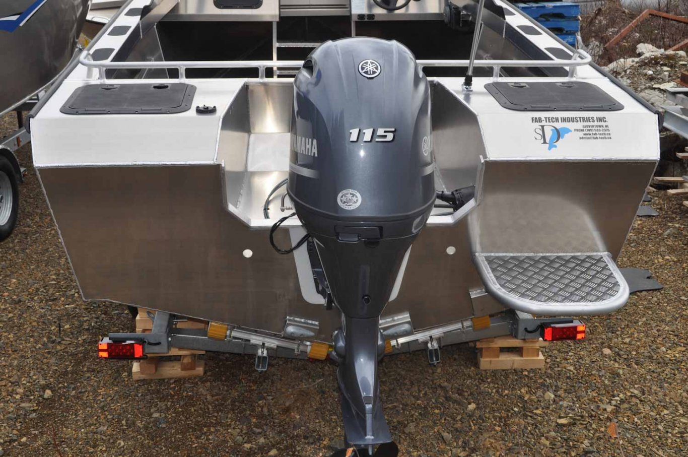 Fab Tech Silver Dolphin Runabout 24'