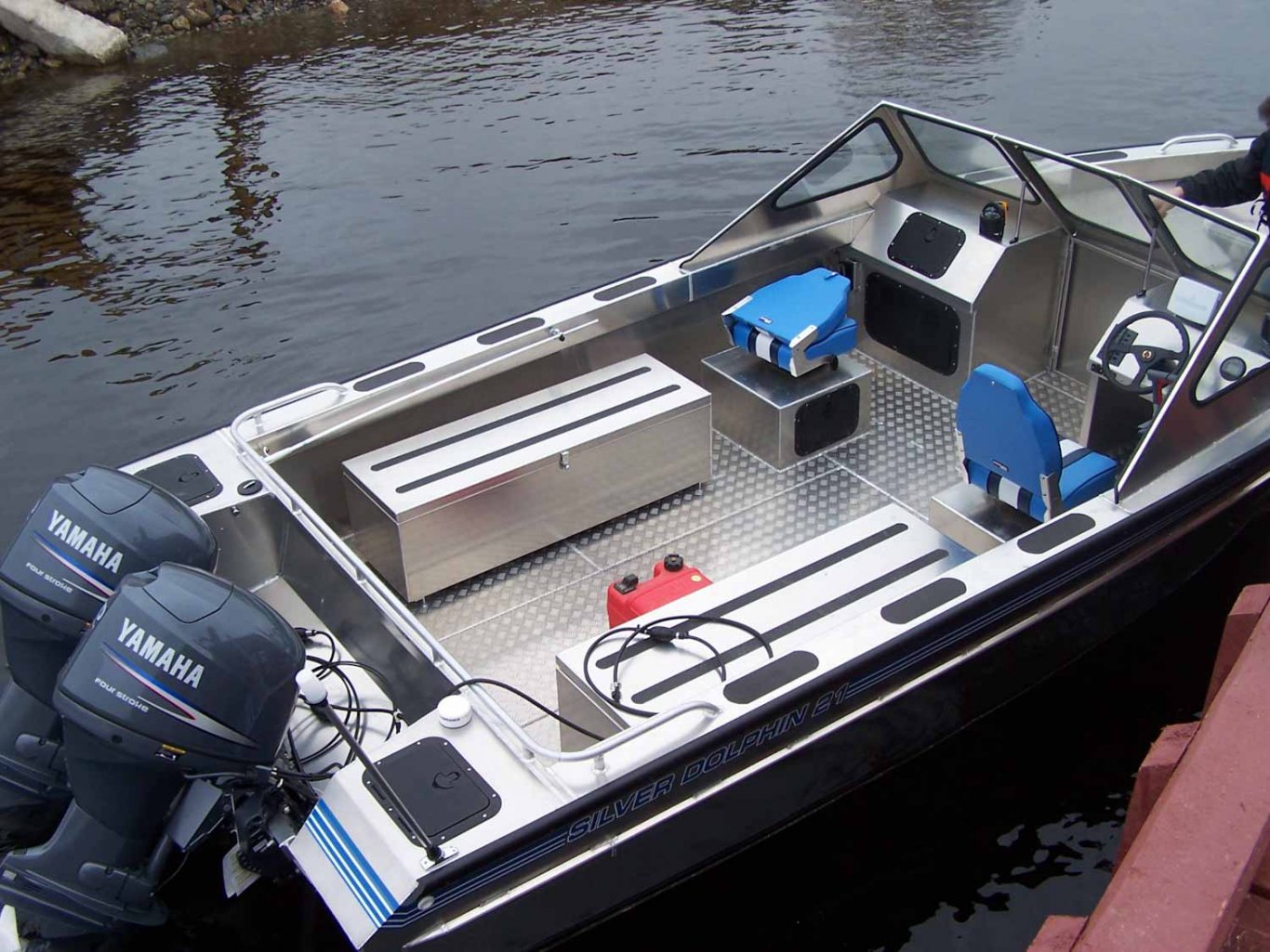 Fab Tech Silver Dolphin Runabout 24'