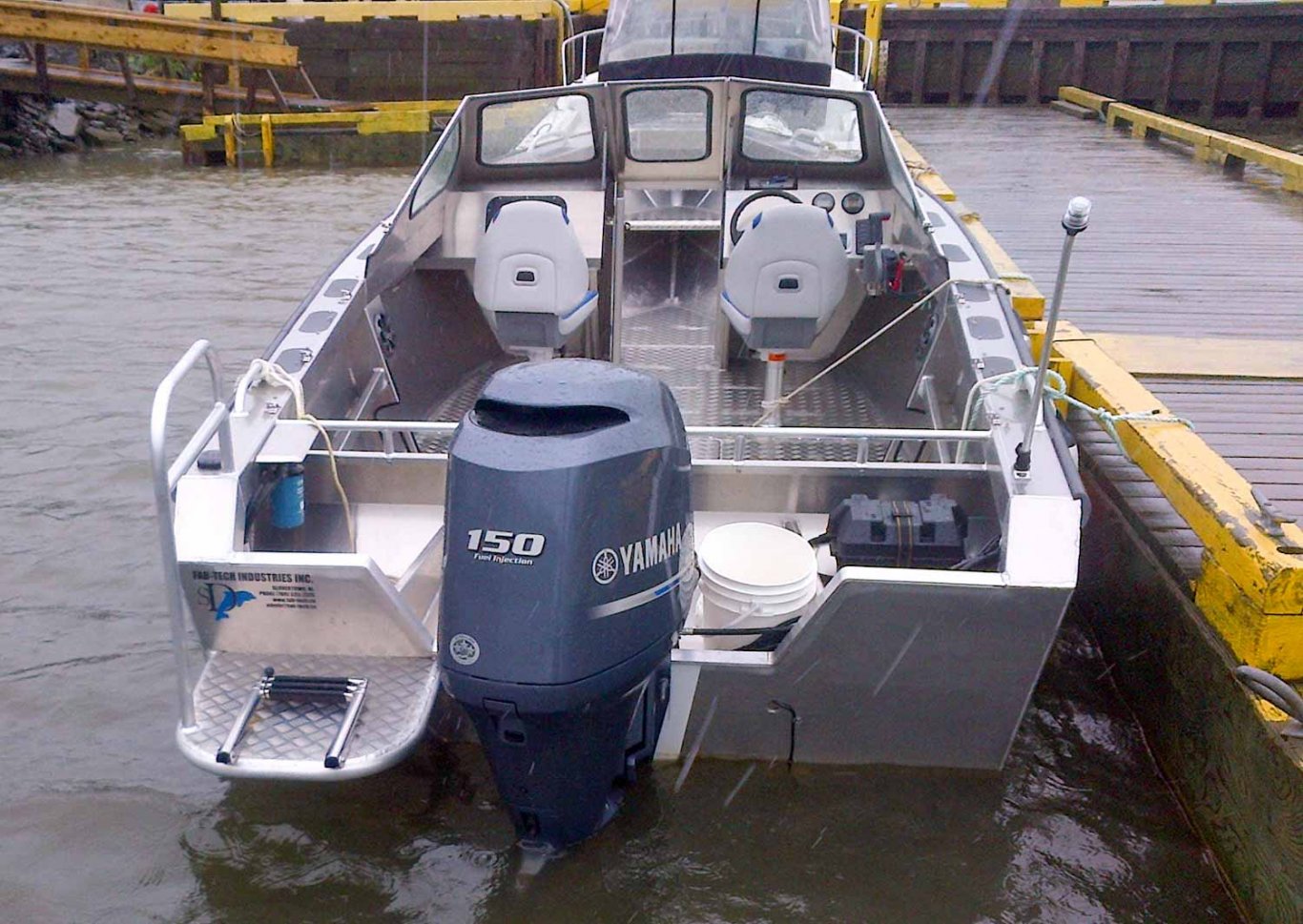 Fab Tech Silver Dolphin Runabout 17'