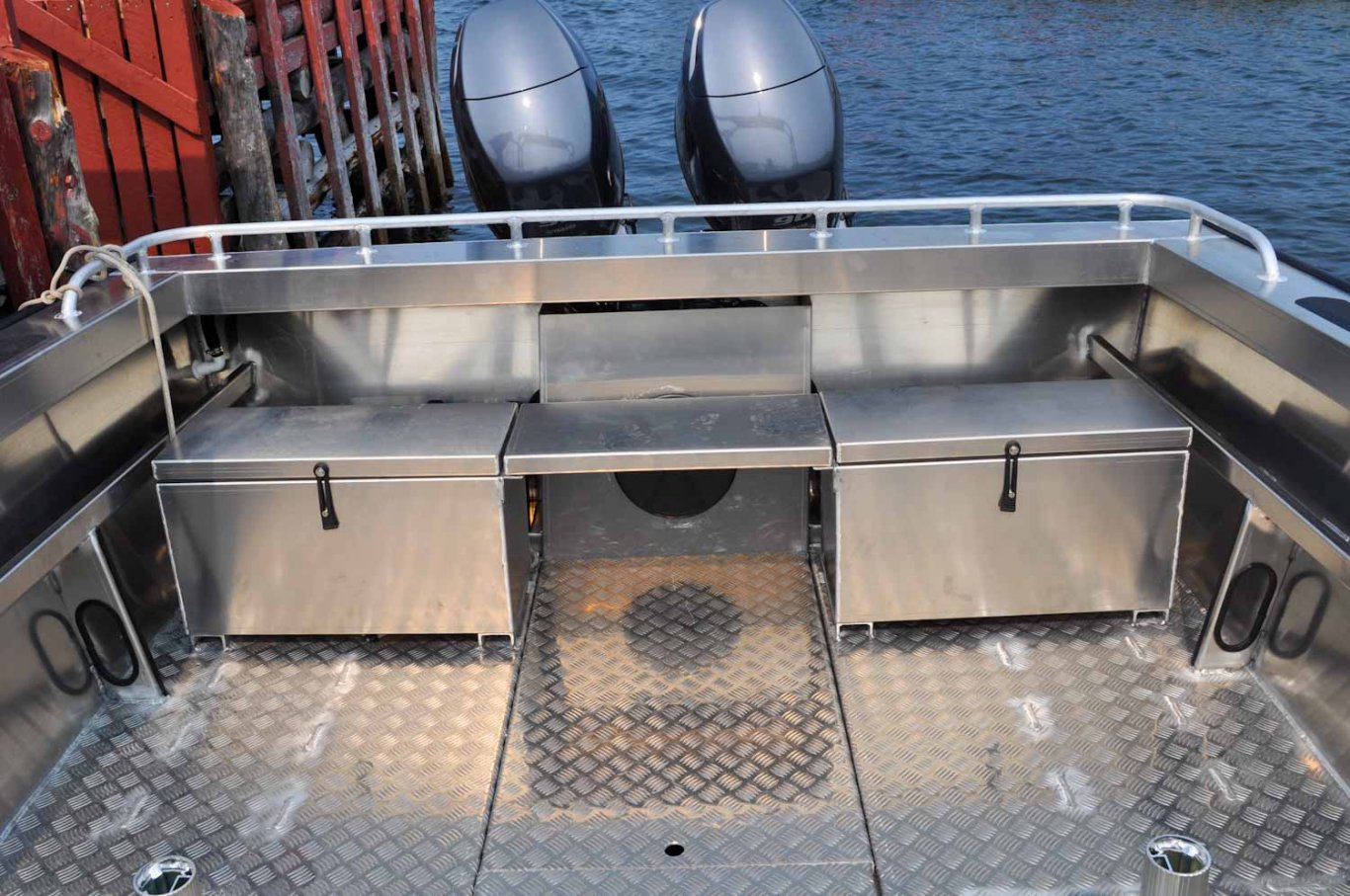 Fab Tech Silver Dolphin Runabout 24'