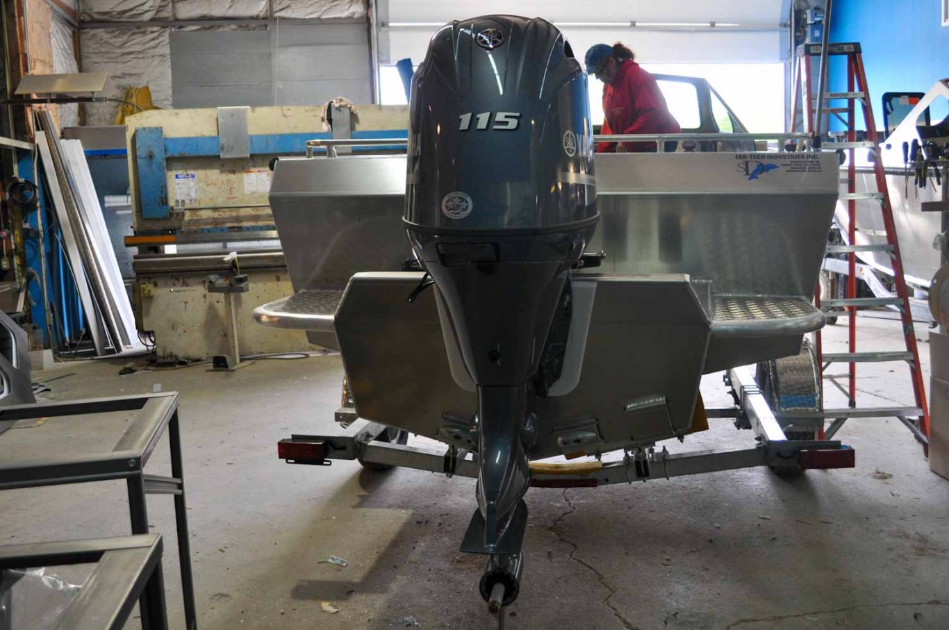 Fab Tech Silver Dolphin Runabout 24'