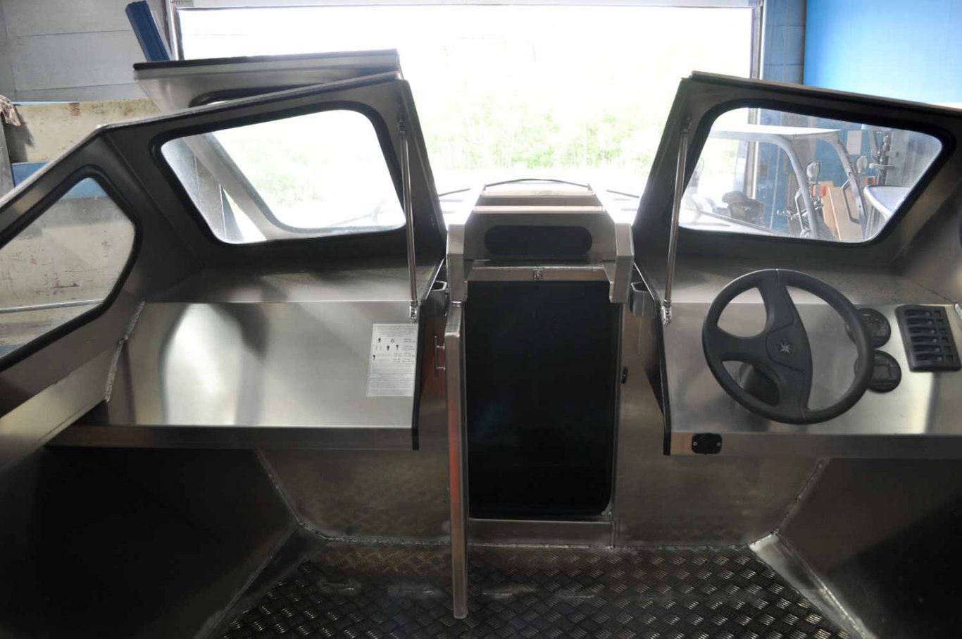 Fab Tech Silver Dolphin Runabout 24'