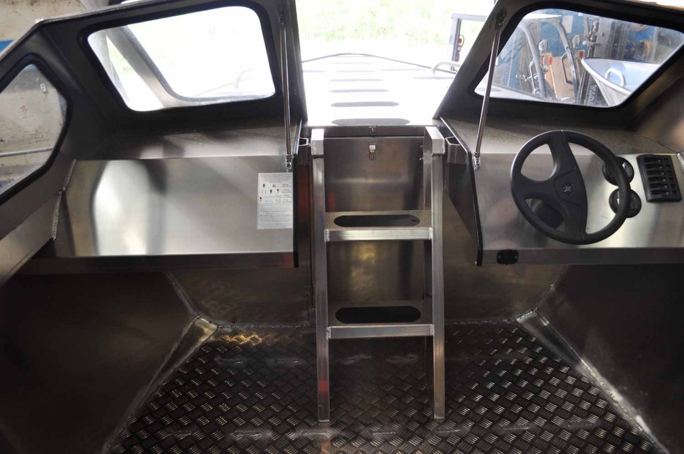 Fab Tech Silver Dolphin Runabout 24'