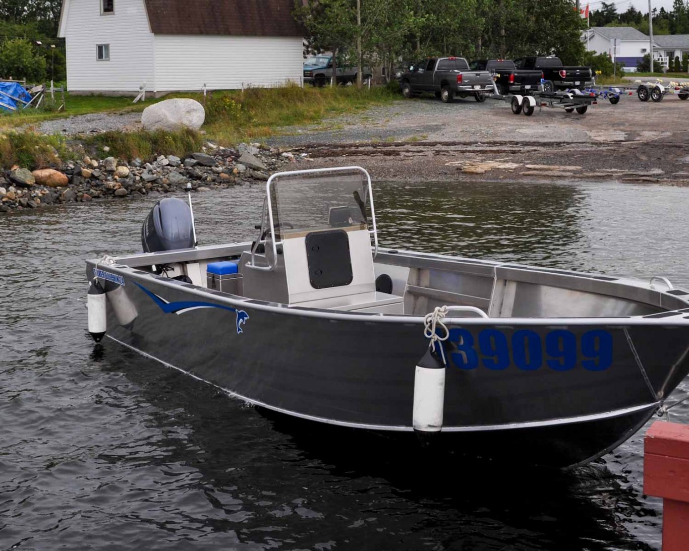 Fab Tech Silver Dolphin Center Console 18'