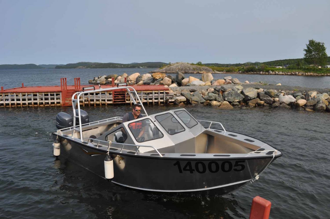 Fab Tech Silver Dolphin Center Console 18'