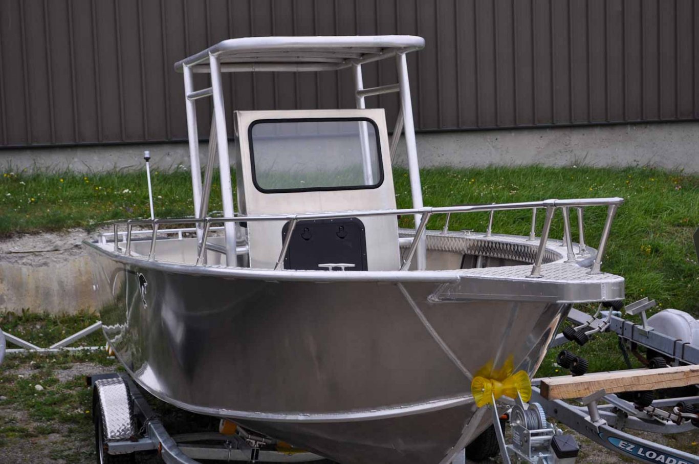 Fab Tech Silver Dolphin Center Console 18'