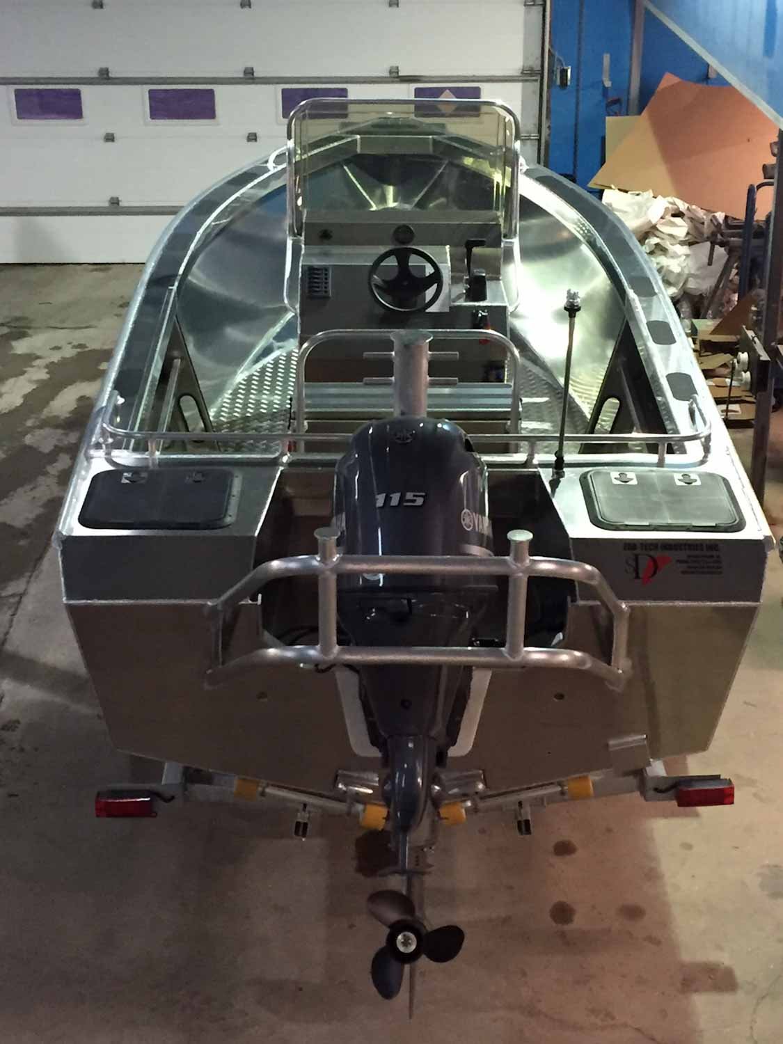 Fab Tech Silver Dolphin Center Console 18'