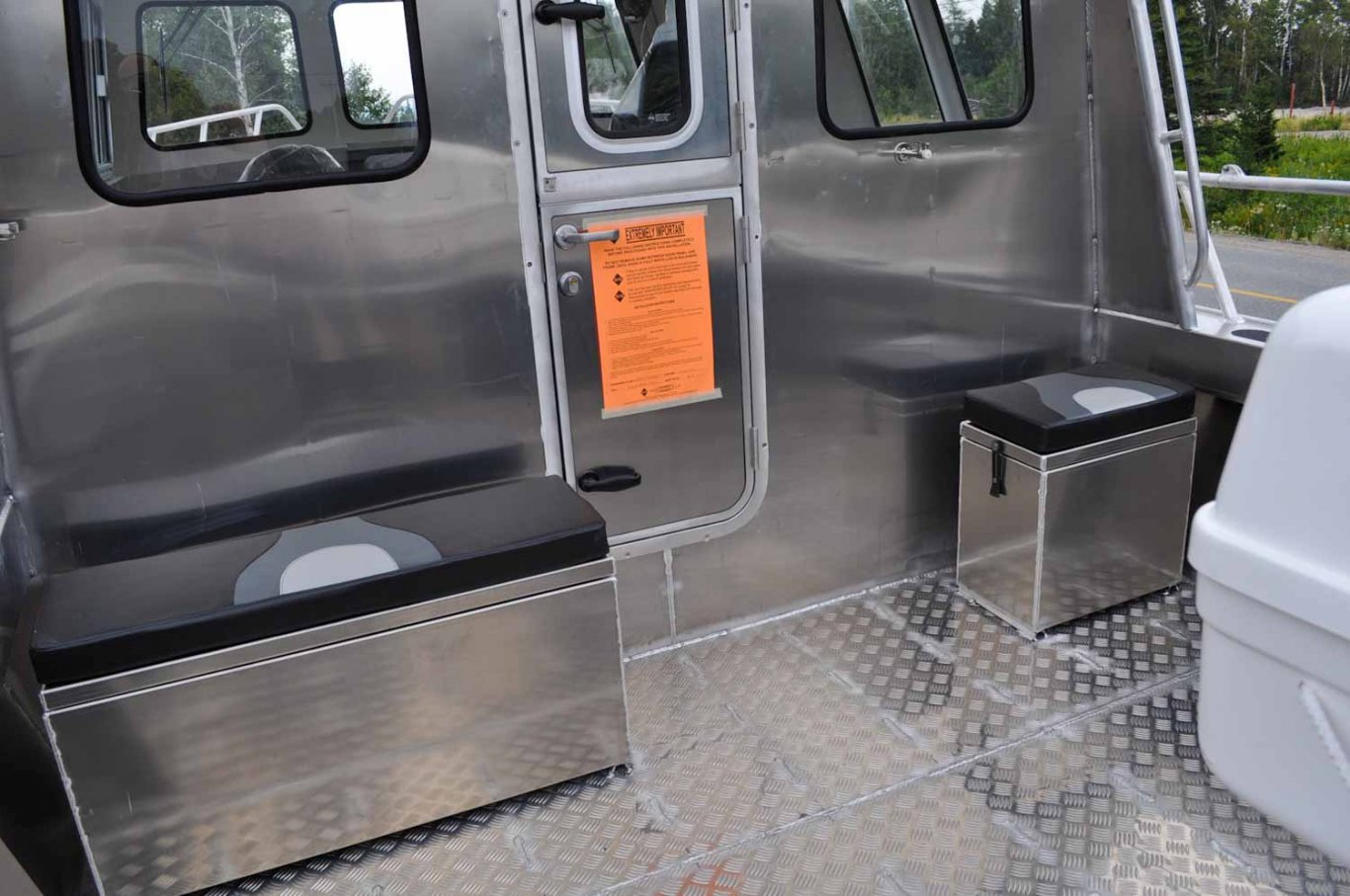 Fab Tech Silver Dolphin Stand Up Cabin 26'