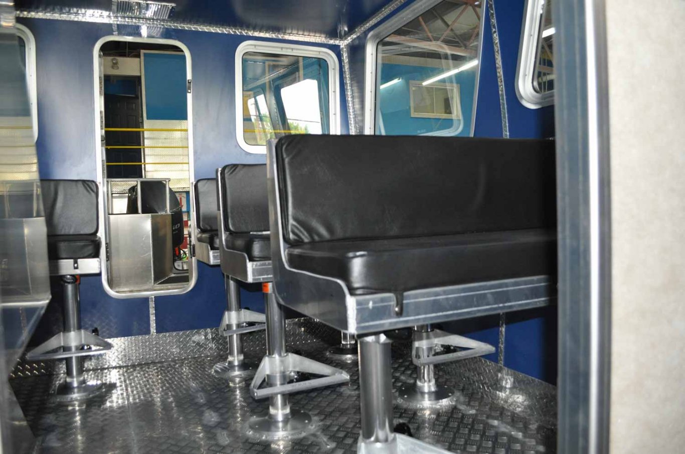 Fab Tech Silver Dolphin Stand Up Cabin 26'