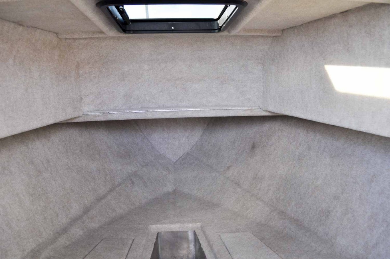 Fab Tech Silver Dolphin Walk Around Cuddy Cabin 25'