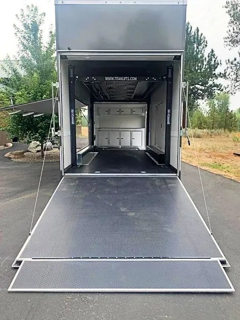 Discovery Stacker Steel In Metallic Charcoal