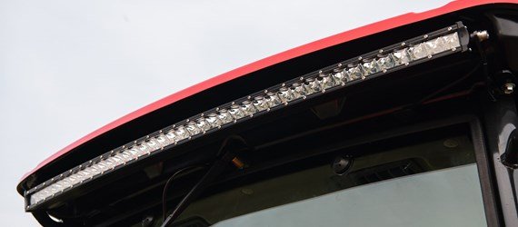 https://tym.world/media/cy3bfrbt/4815-ch-_usp_4_front-led-bar-for-cabin-tractor.jpg?width=570&height=250&mode=crop