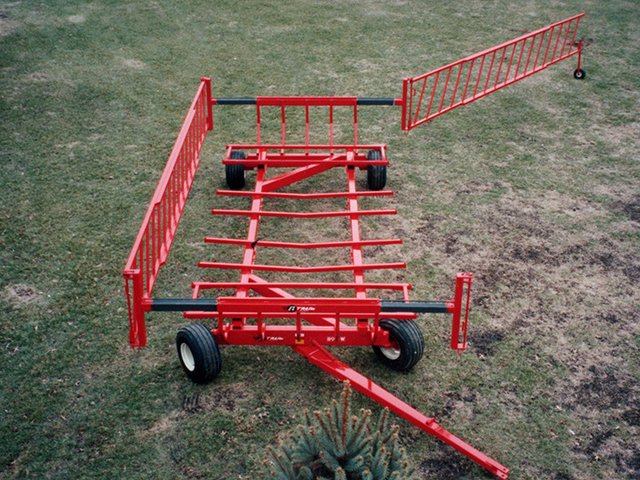 https://www.e-ztrail.com/img/products/bale_wagons/round_bale_carrier_feeders/bale_wagon_carrier_feeder_02.jpg