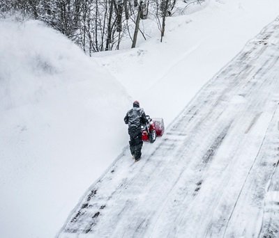 Toro 30 (76 cm) Power Max HD 1030 OHAE 302cc Two Stage Electric Start Gas Snow Blower (38830)