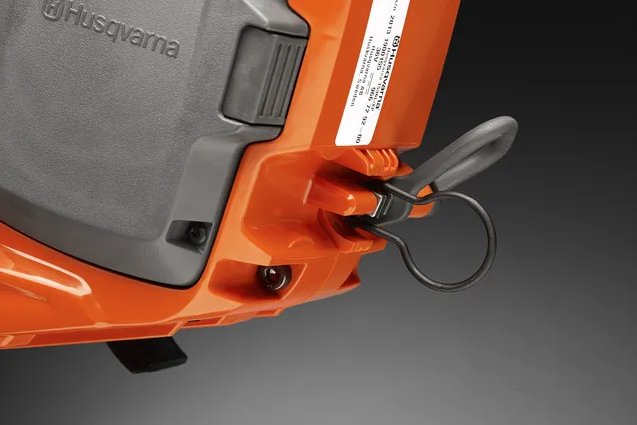 https://www-static-nw.husqvarna.com/-/images/aprimo/husqvarna/chainsaws/photos/feature/h120-0276.webp?v=7bc4e5f19be311b7&format=WEBP_LANDSCAPE_COVER_LG