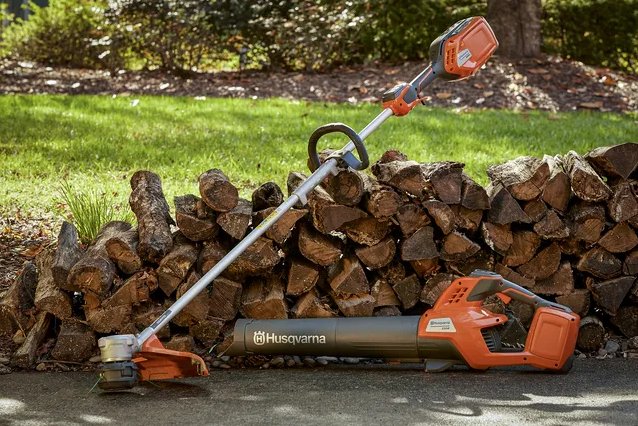 HUSQVARNA 230IB WITH BATTERY AND CHARGER