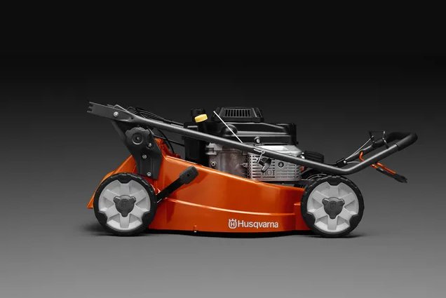 https://www-static-nw.husqvarna.com/-/images/aprimo/klippo/walk-behind-mowers/photos/feature/h320-0648.webp?v=395a92c79be311b7&format=WEBP_LANDSCAPE_COVER_LG