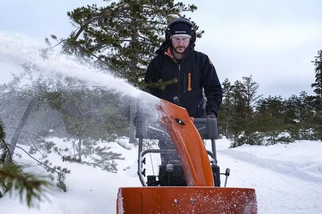HUSQVARNA ST124 SNOWTHROWER