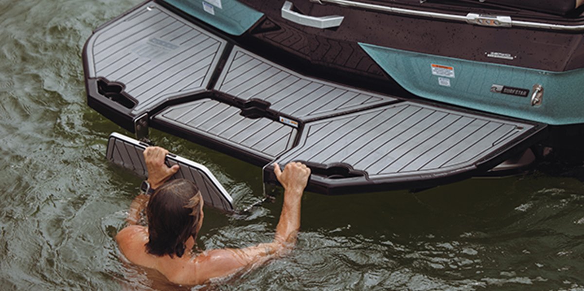 https://www.mastercraft.com/media/0idhnt2v/features-swimstep.png?anchor=center&mode=crop&width=1201&height=600&rnd=133322700387600000