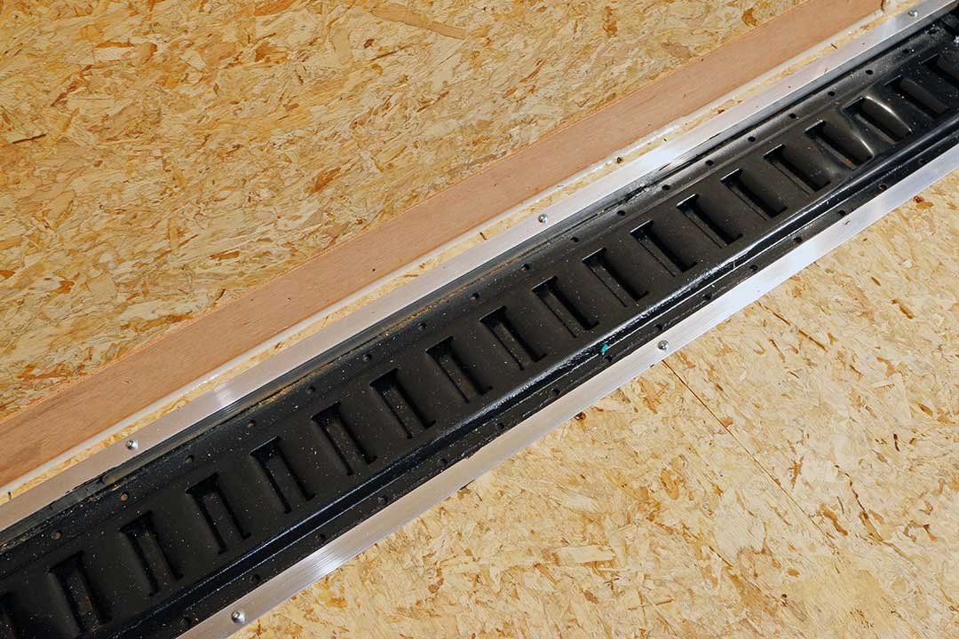 American Hauler Silver Hawk AR8516TA2