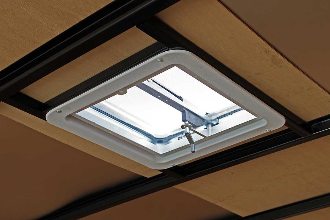 American Hauler Silver Hawk AR8516TA2