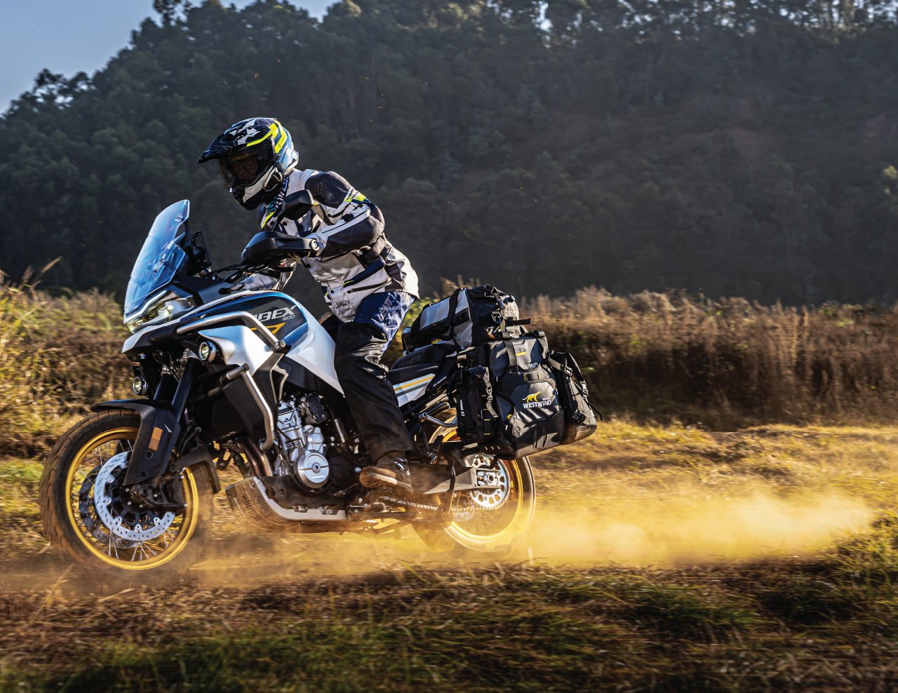 2024 CFMOTO IBEX 800 EXPLORE Starry White LOADED WITH FEATRUES COMPANY DEMO LOW KM'S CASH PRICED $12499 PLUS HST