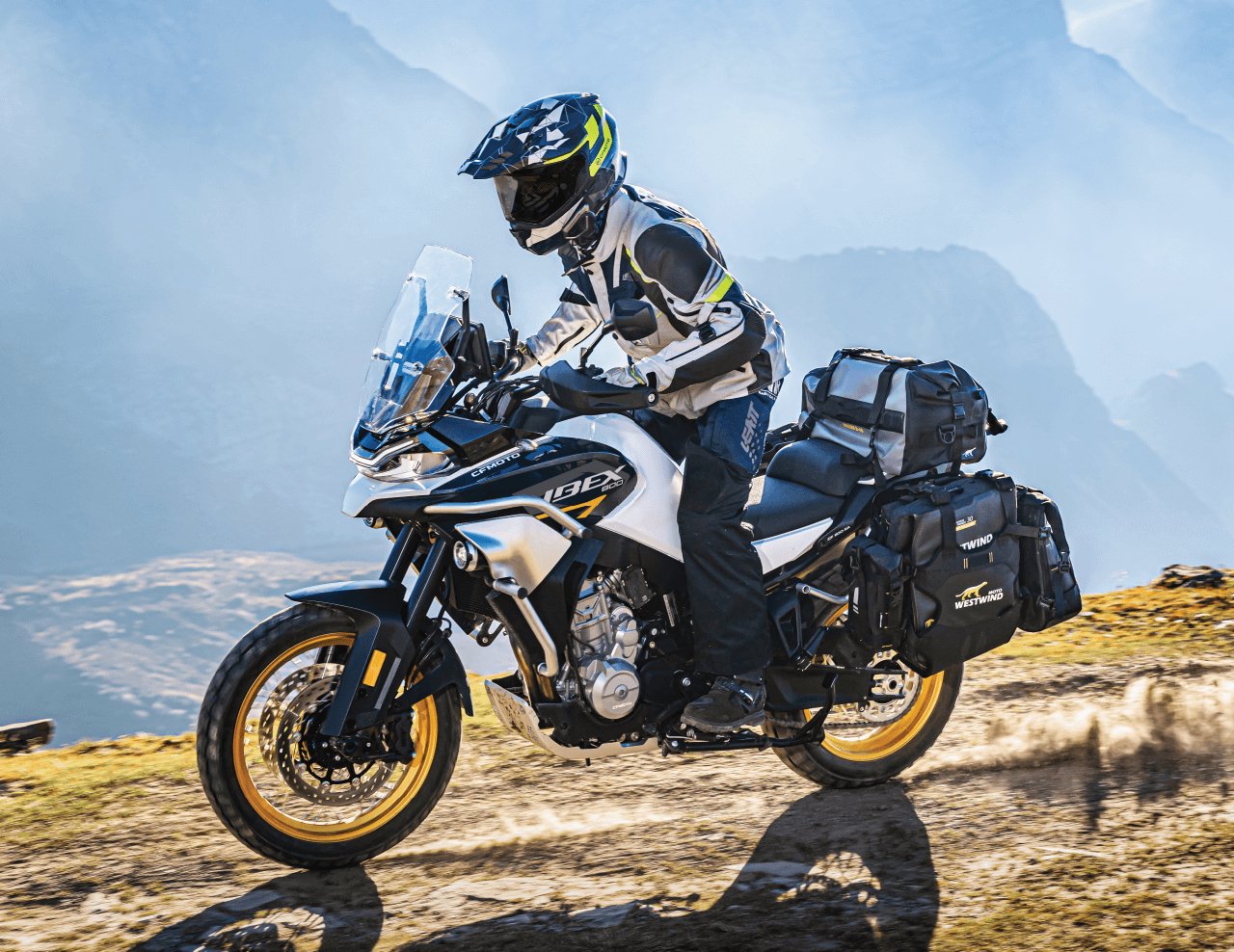 2024 CFMOTO IBEX 800 EXPLORE Starry White LOADED WITH FEATRUES COMPANY DEMO LOW KM'S CASH PRICED $12499 PLUS HST