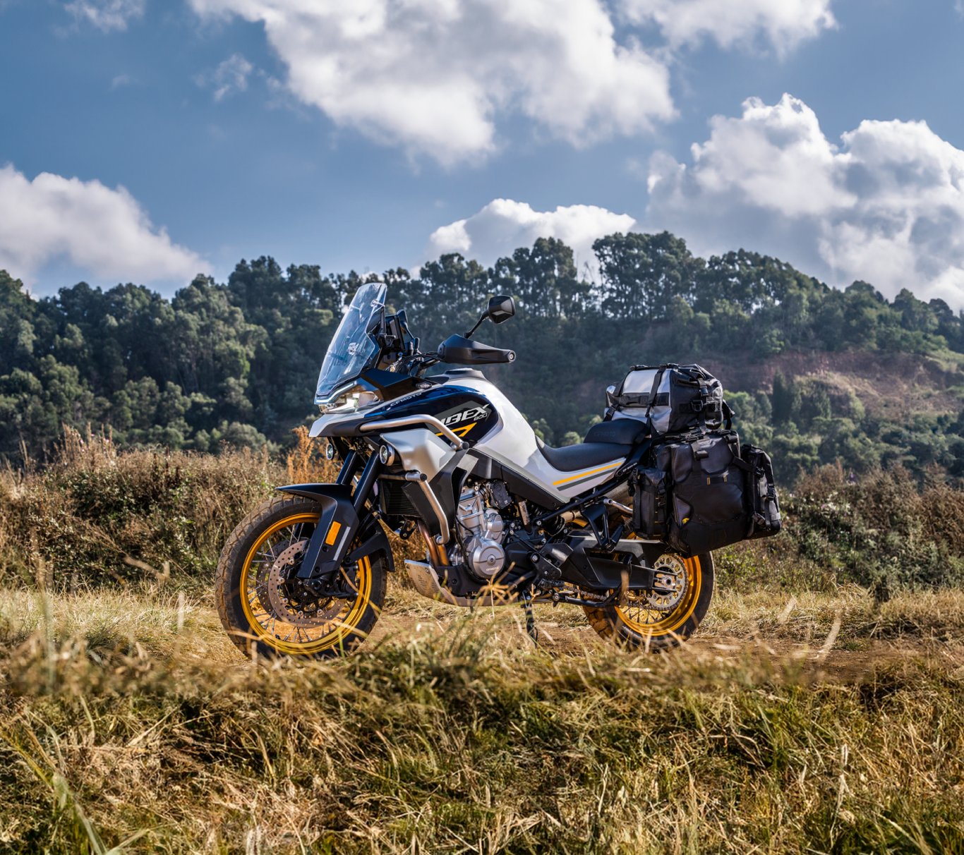 2024 CFMOTO IBEX 800 EXPLORE Starry White LOADED WITH FEATRUES COMPANY DEMO LOW KM'S CASH PRICED $12499 PLUS HST