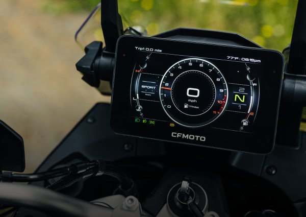 2024 CFMOTO IBEX 800 EXPLORE Starry White LOADED WITH FEATRUES COMPANY DEMO LOW KM'S CASH PRICED $12499 PLUS HST