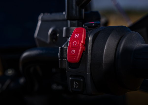 2024 CFMOTO IBEX 800 EXPLORE Starry White LOADED WITH FEATRUES COMPANY DEMO LOW KM'S CASH PRICED $12499 PLUS HST