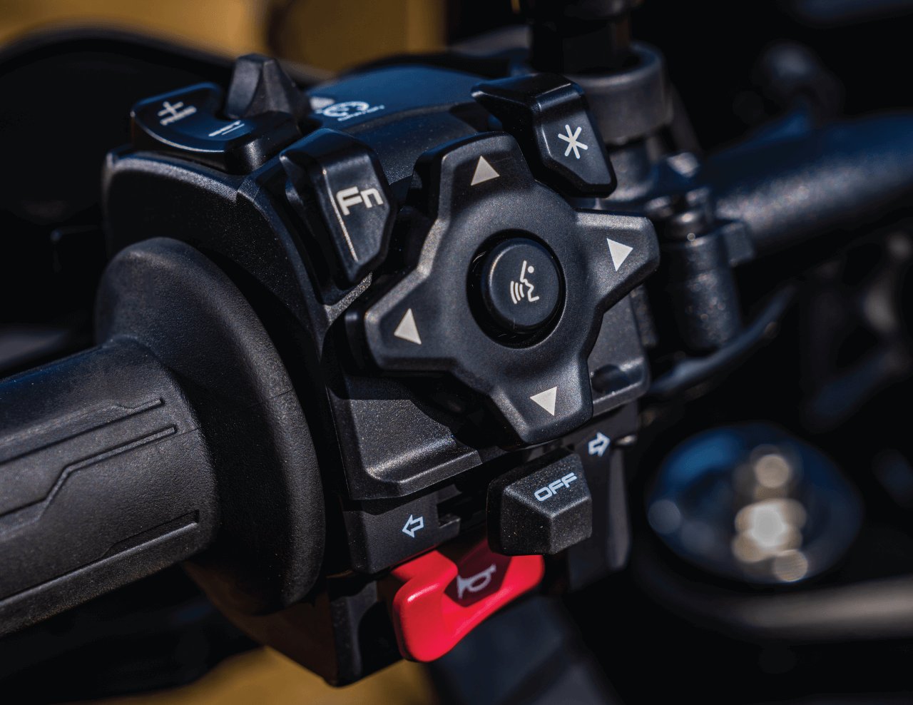 2024 CFMOTO IBEX 800 EXPLORE Starry White LOADED WITH FEATRUES COMPANY DEMO LOW KM'S CASH PRICED $12499 PLUS HST