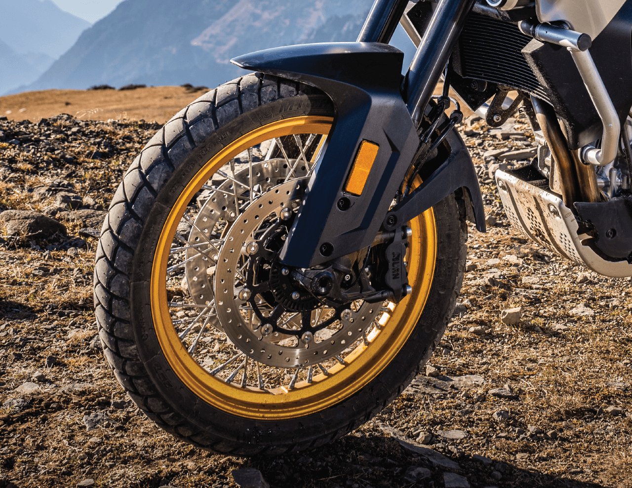 2024 CFMOTO IBEX 800 EXPLORE Starry White LOADED WITH FEATRUES COMPANY DEMO LOW KM'S CASH PRICED $12499 PLUS HST