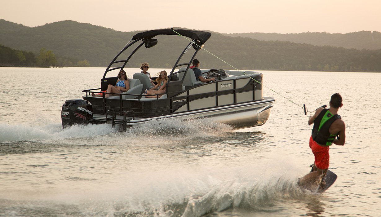 Pontoon Boats – Seniors Party Barge or a True Family Fun Ship?