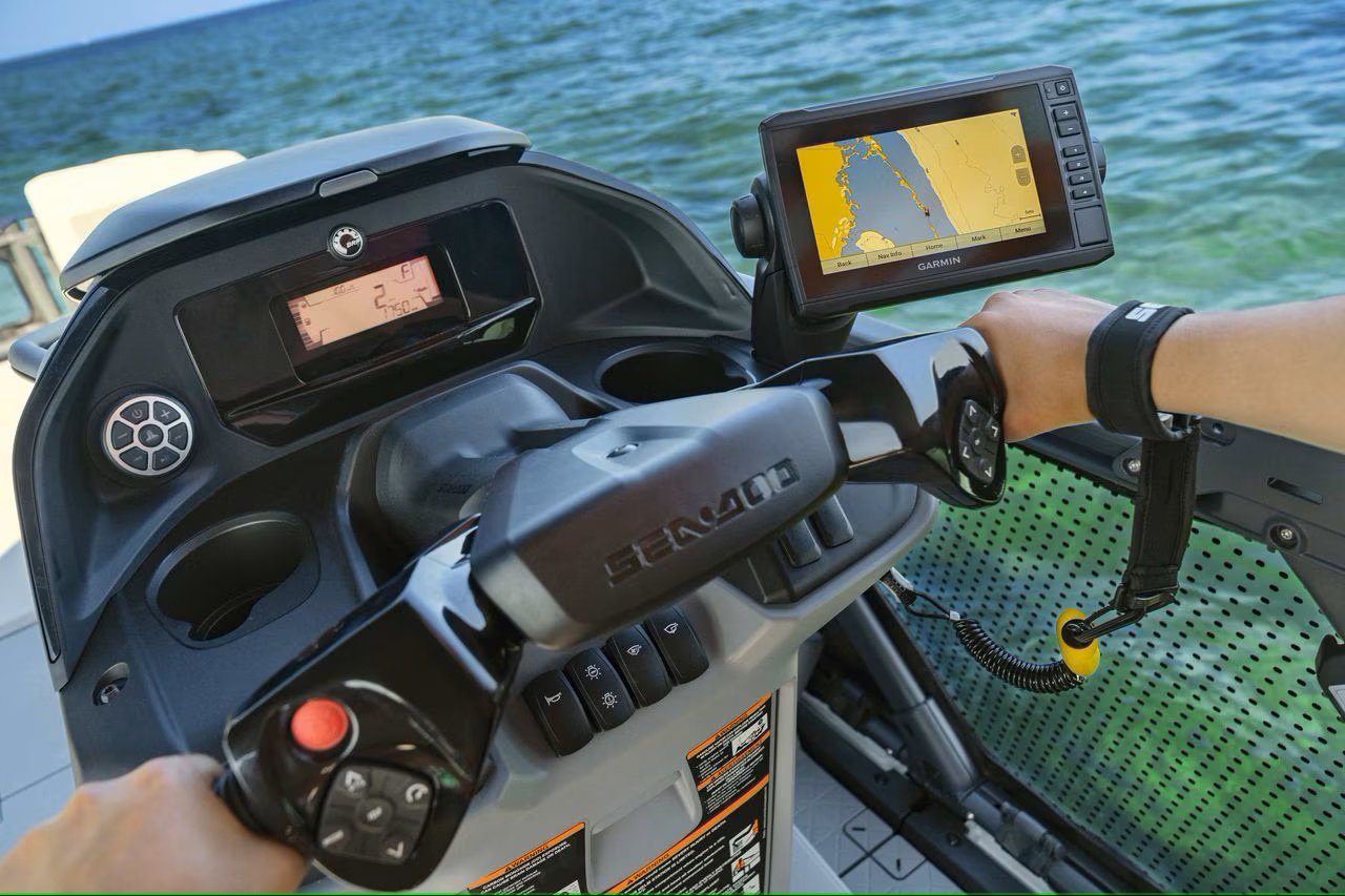 2025 Sea Doo Switch Cruise 21 170 hp Lava Red