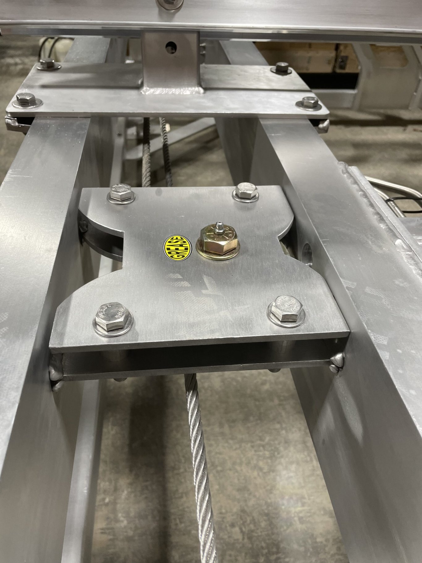 R & J Machine Hydro Extreme Boatlift