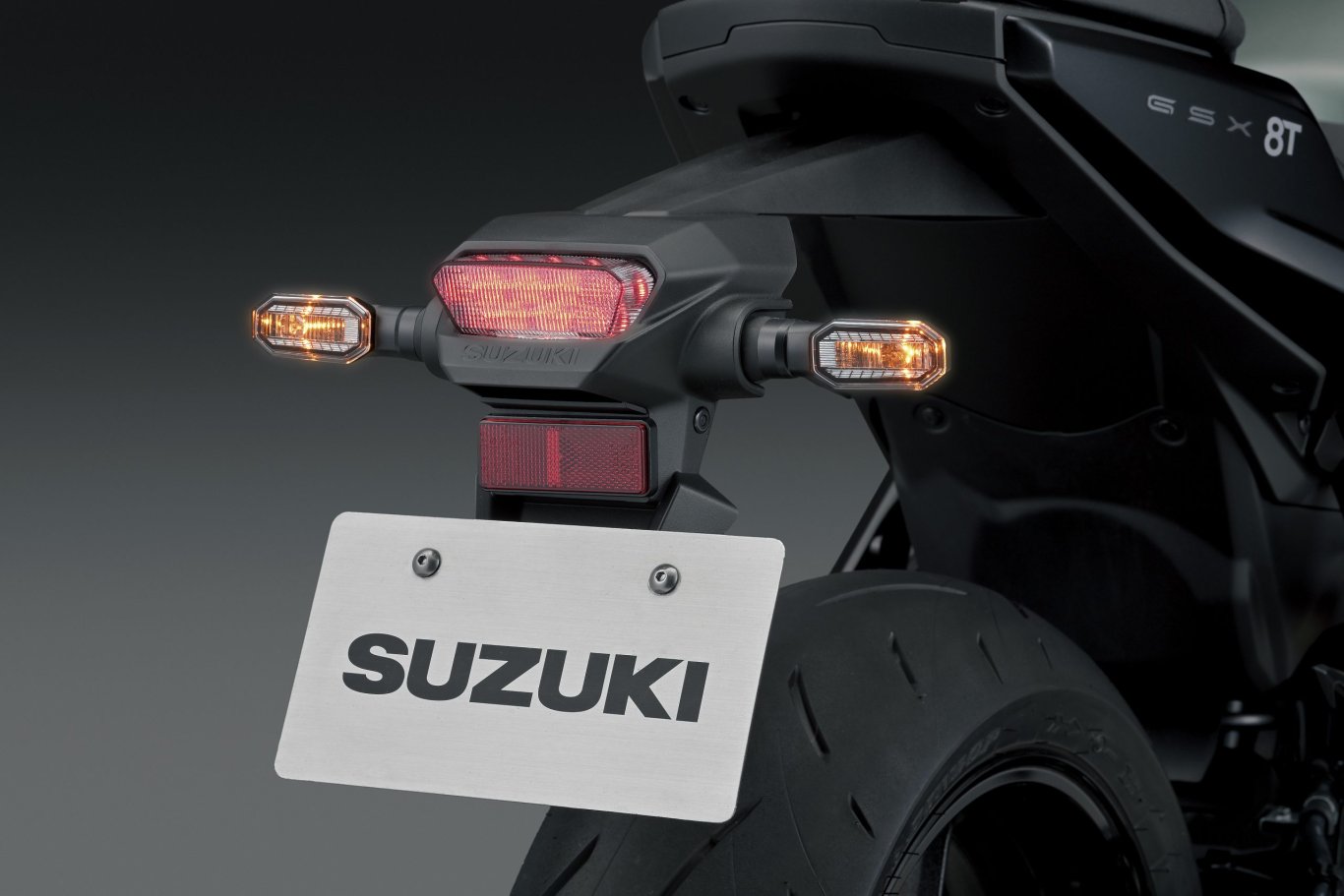 2026 Suzuki GSX 8T Metallic Mat Steel Green (QVP)