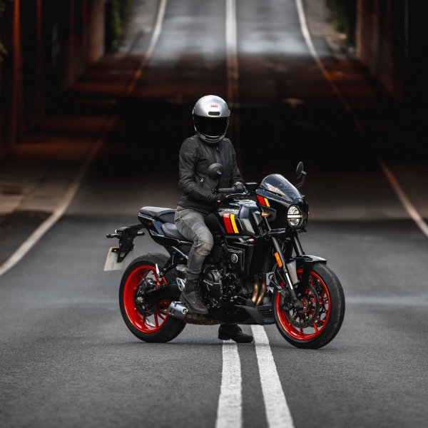 2026 Suzuki GSX 8TT Glass Sparkle Black (YVB)