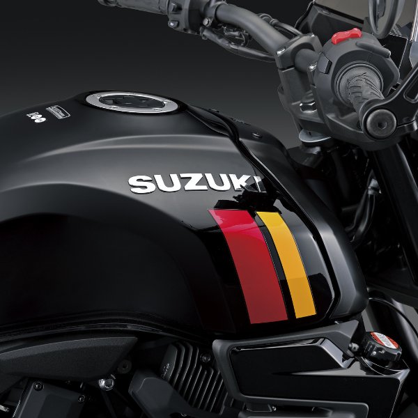 2026 Suzuki GSX 8TT Glass Sparkle Black (YVB)