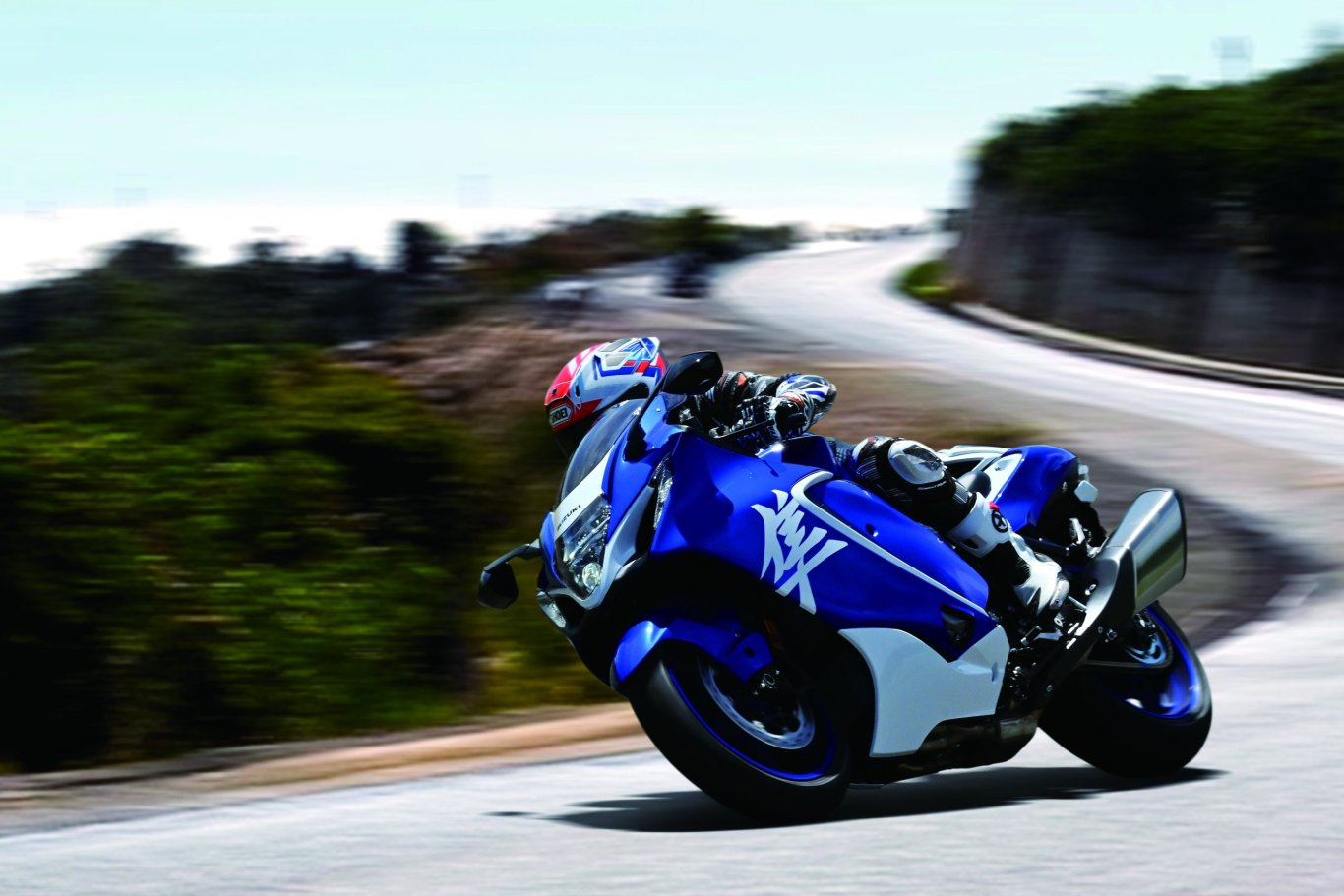 2026 Suzuki Hayabusa Candy Daring Red / Glass Sparkle Black