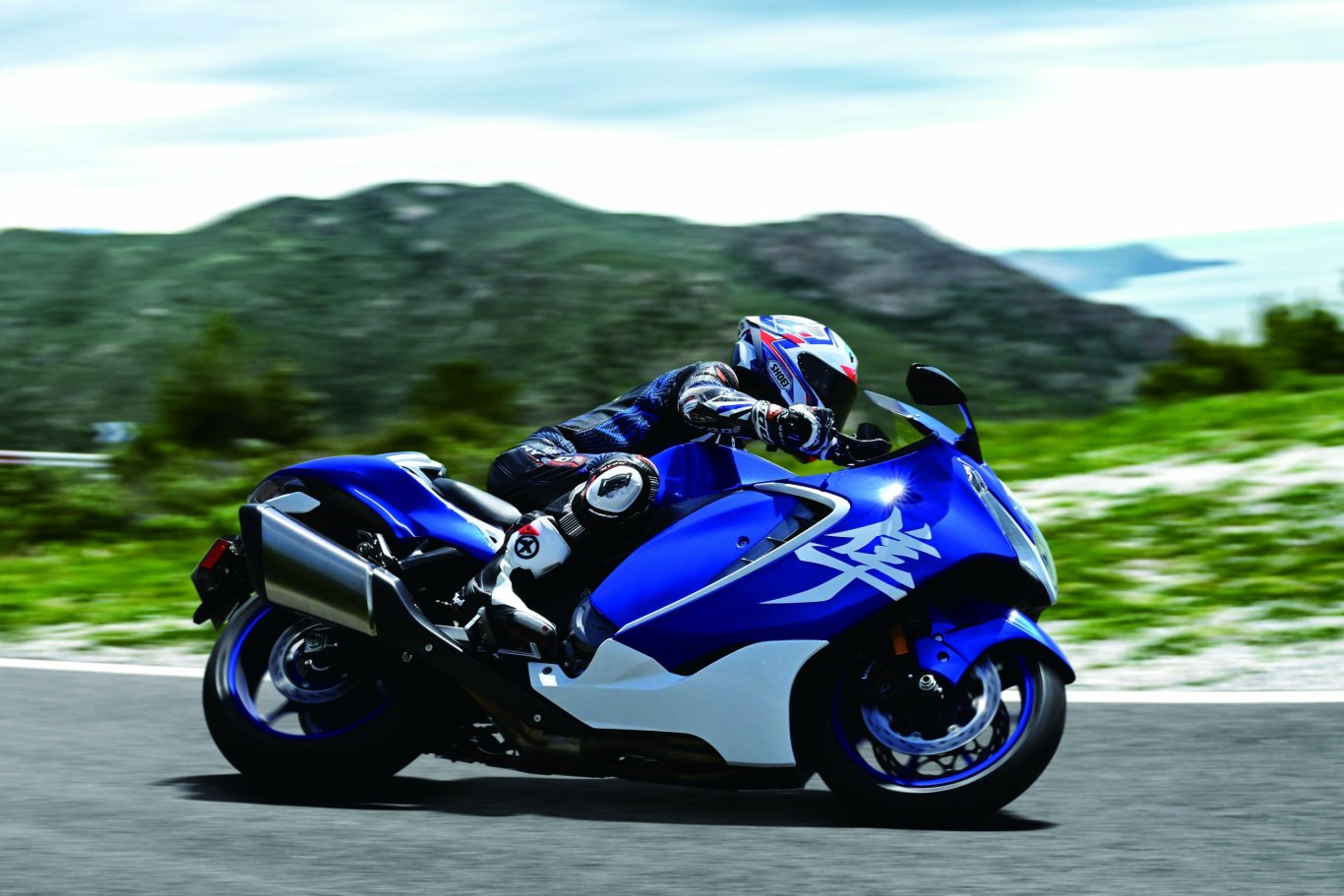 2026 Suzuki Hayabusa Candy Daring Red / Glass Sparkle Black