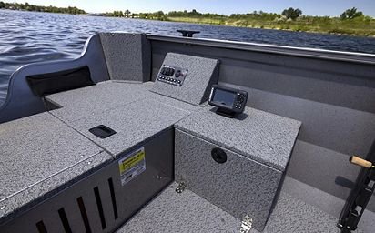 Crestliner 1650 Kodiak Tiller Black exterior