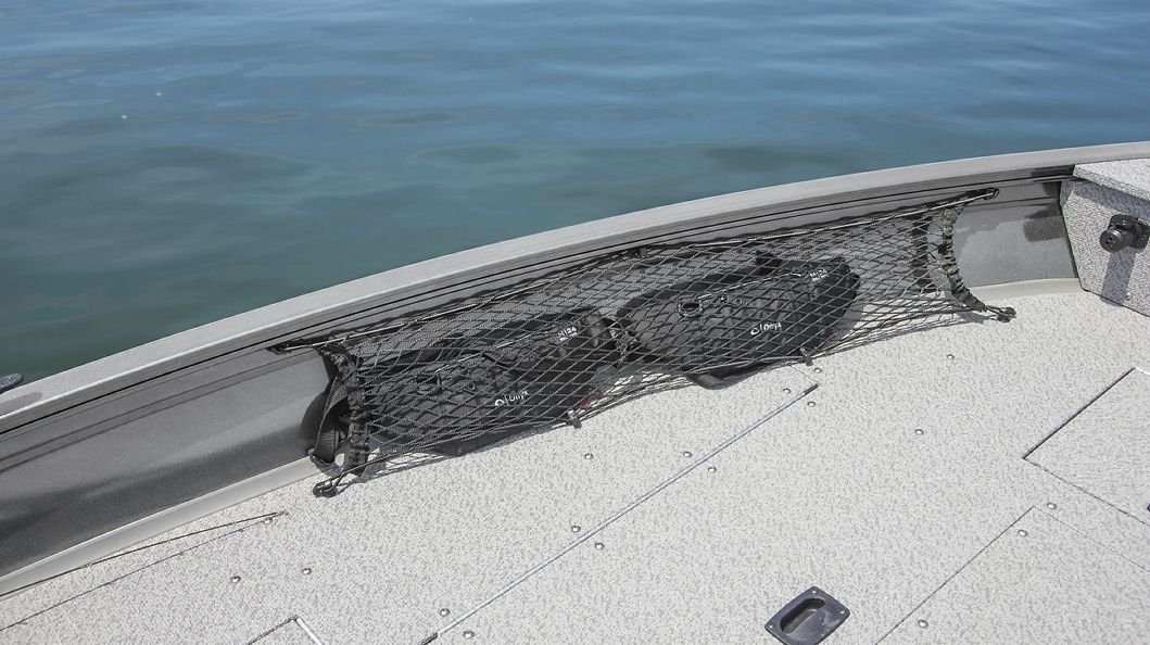 Crestliner 1650 Kodiak Tiller Black exterior