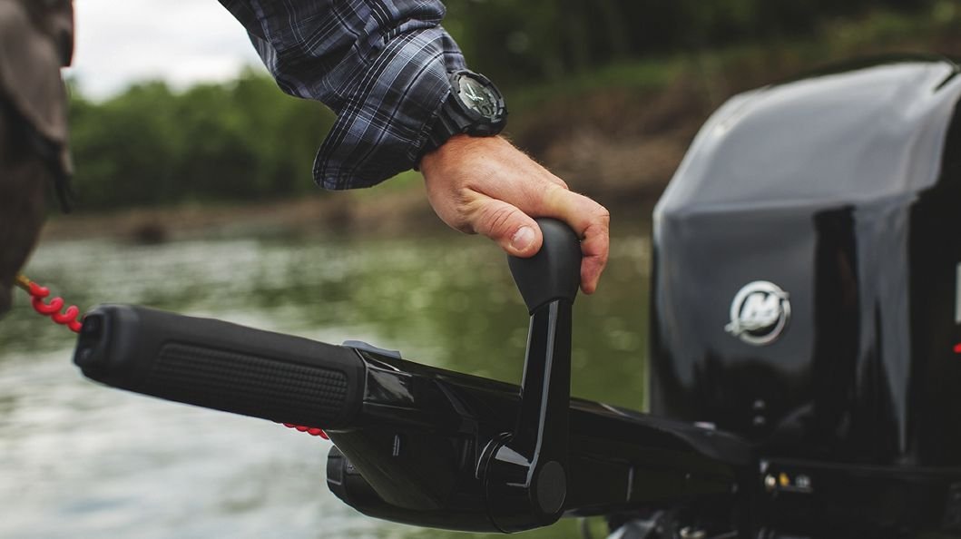 Crestliner 1750 PRO TILLER Gun Metal exterior