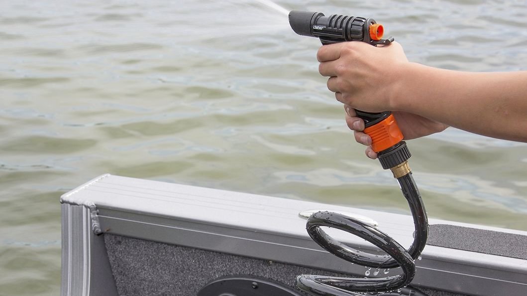 Crestliner 1750 PRO TILLER Gun Metal exterior