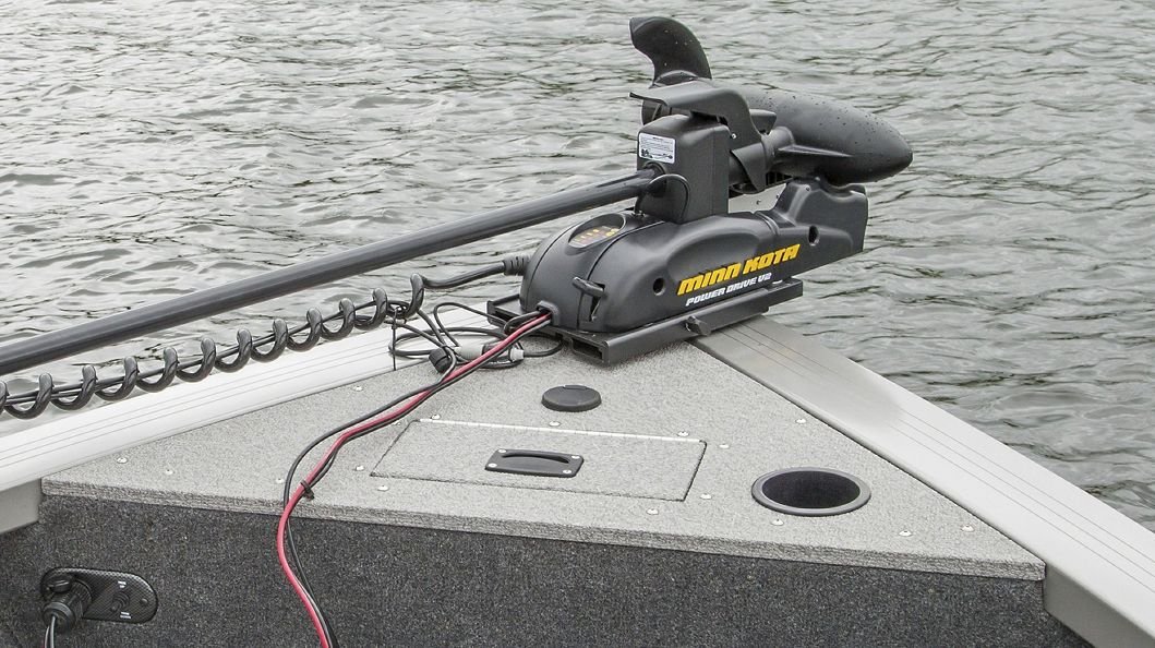 Crestliner 1650 PRO TILLER Black base Silver accent